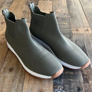 TEDDY Khaki Knit in Green Size 8 by J/Slides